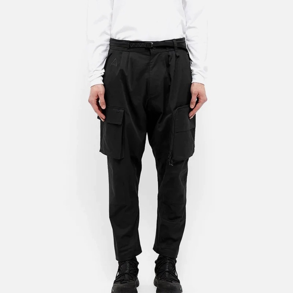 NIKE

ACG MENS WOVEN CARGO PANTS